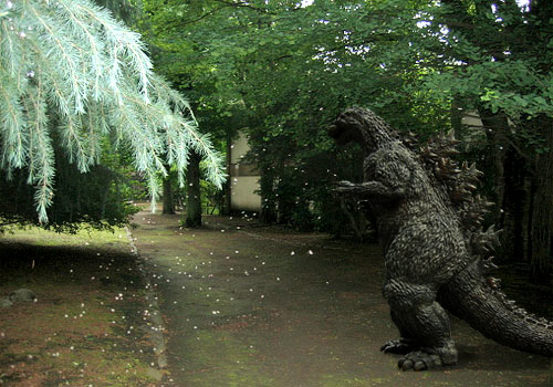 多摩平団地の蚊柱